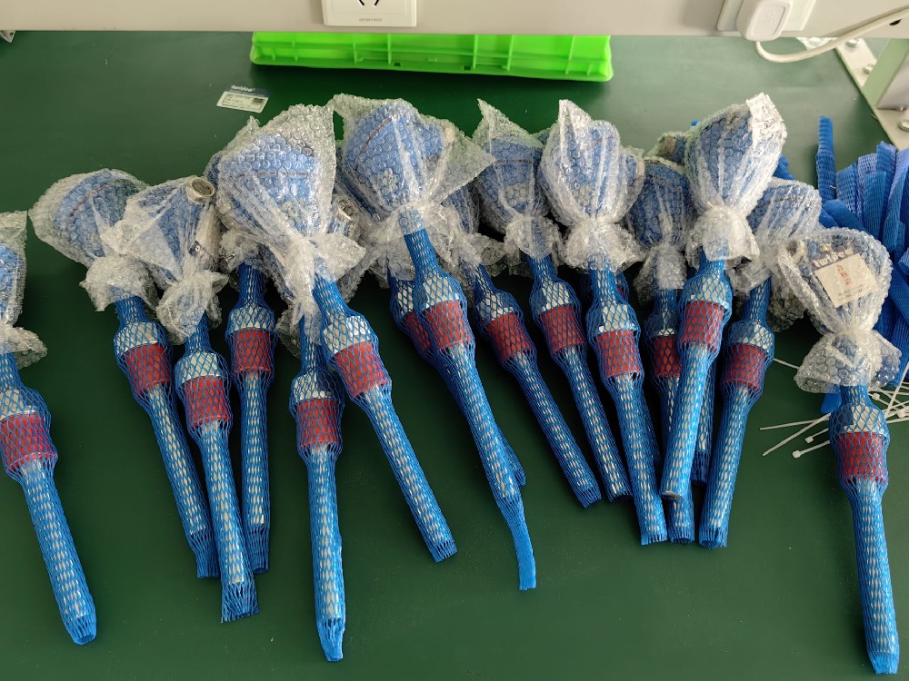 在工业自动化中，，，，，热电阻是怎样与控制系统集成的，，，，，以实现温度控制和监测？？？？？