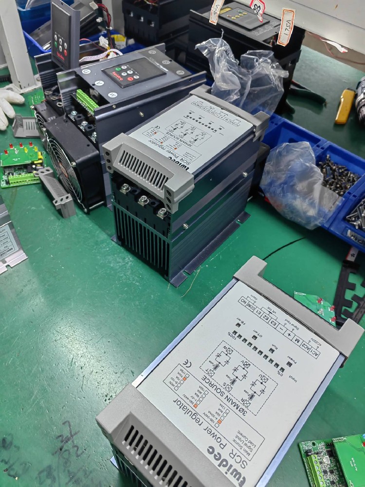 在易燃易爆的危险情形中，，，，，，电力调解器是否具备防爆功效？？？？？？或者需要接纳什么特殊步伐？？？？？？