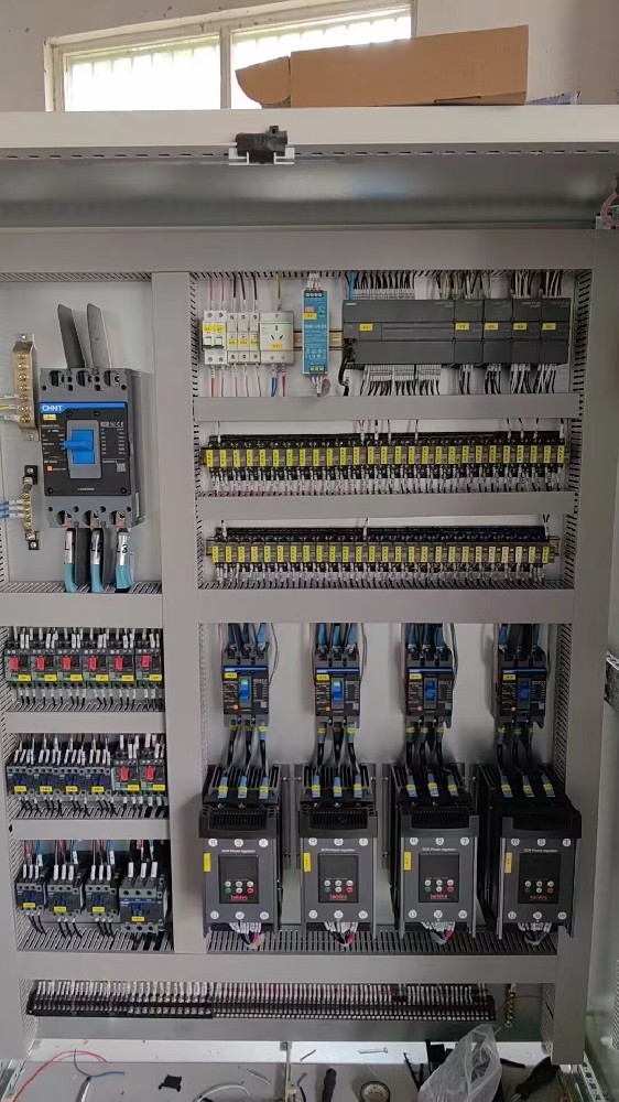 关于高精度的装备（如细密仪器、医疗装备）供电，，，，，，电力调解器能否知足其对电压和频率稳固性的要求？？？？？？